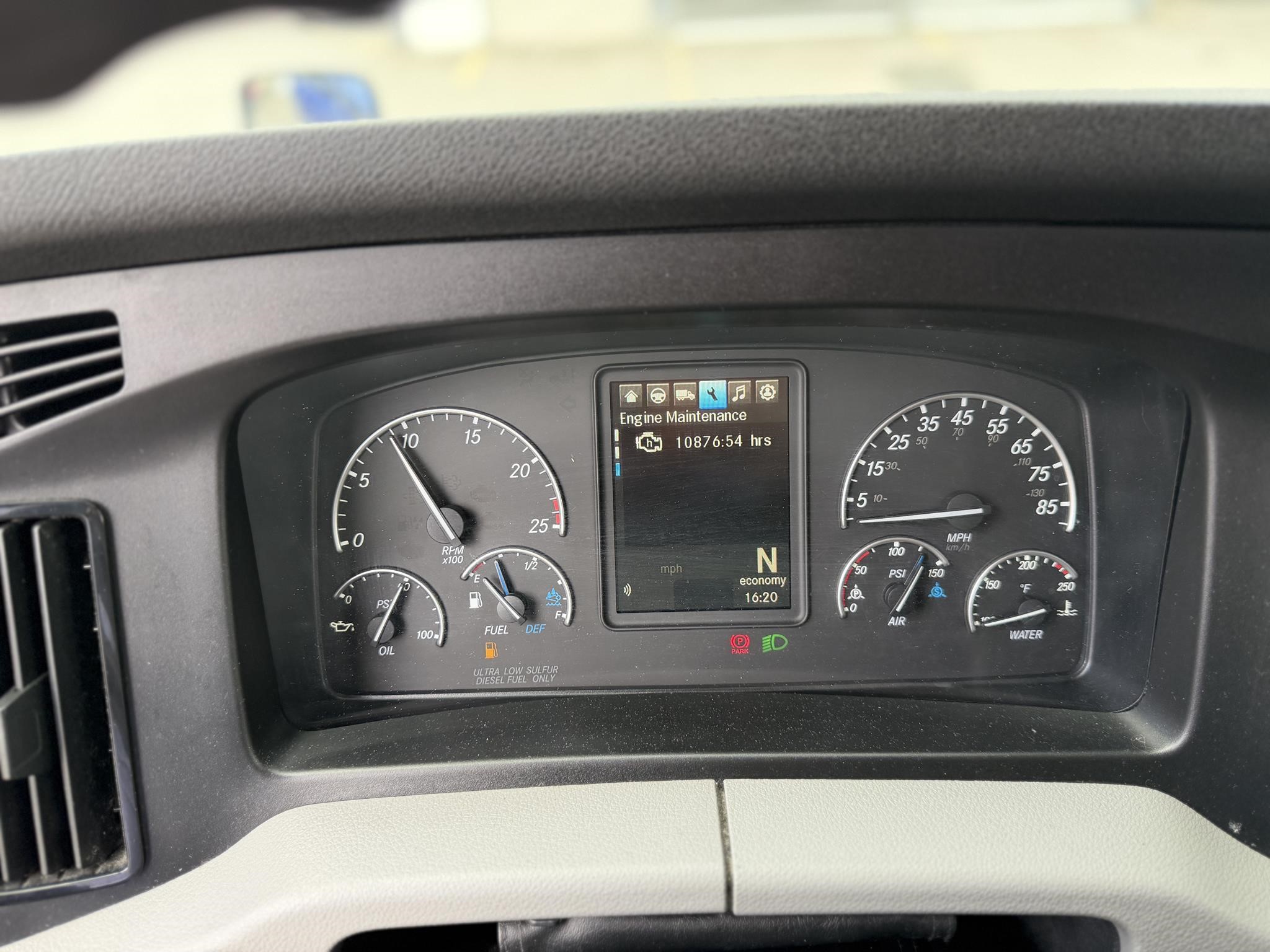 2022 FREIGHTLINER CASCADIA 126 11025217555 2022 FREIGHTLINER CASCADIA 126 11025217555