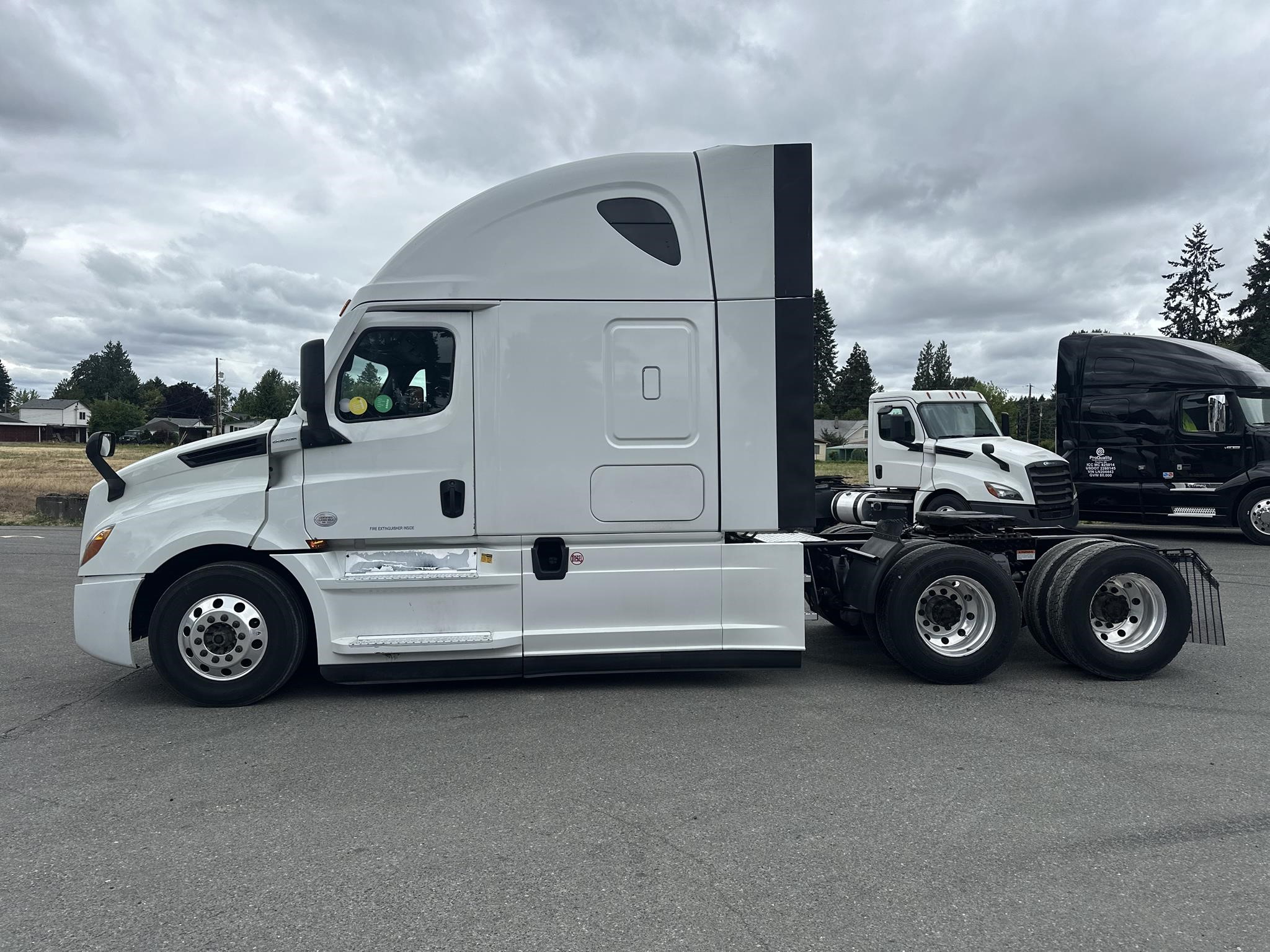 2020 FREIGHTLINER CASCADIA 126 - image 5 of 6