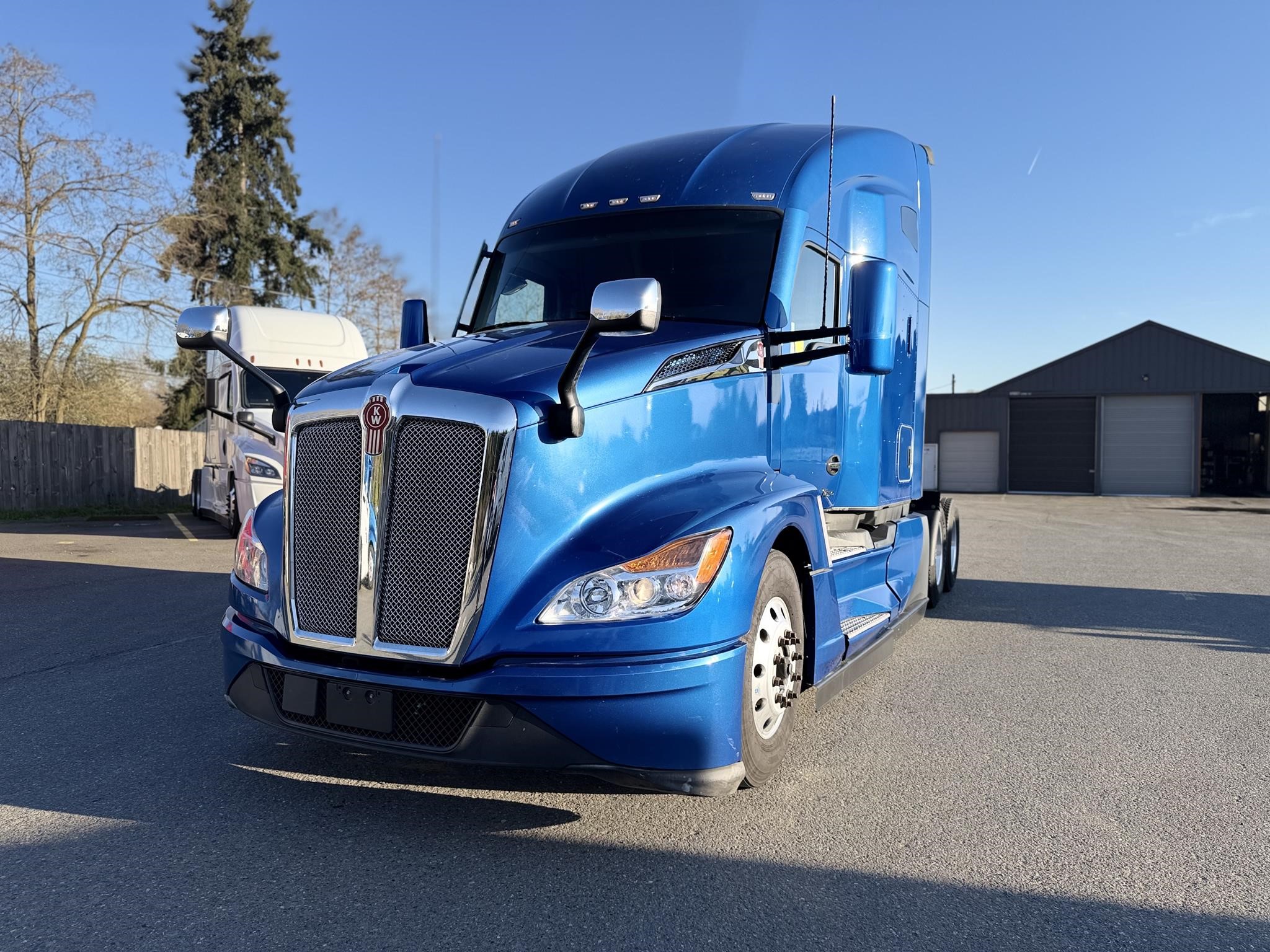 2022 KENWORTH T680 2022 KENWORTH T680 - image 1 of 6