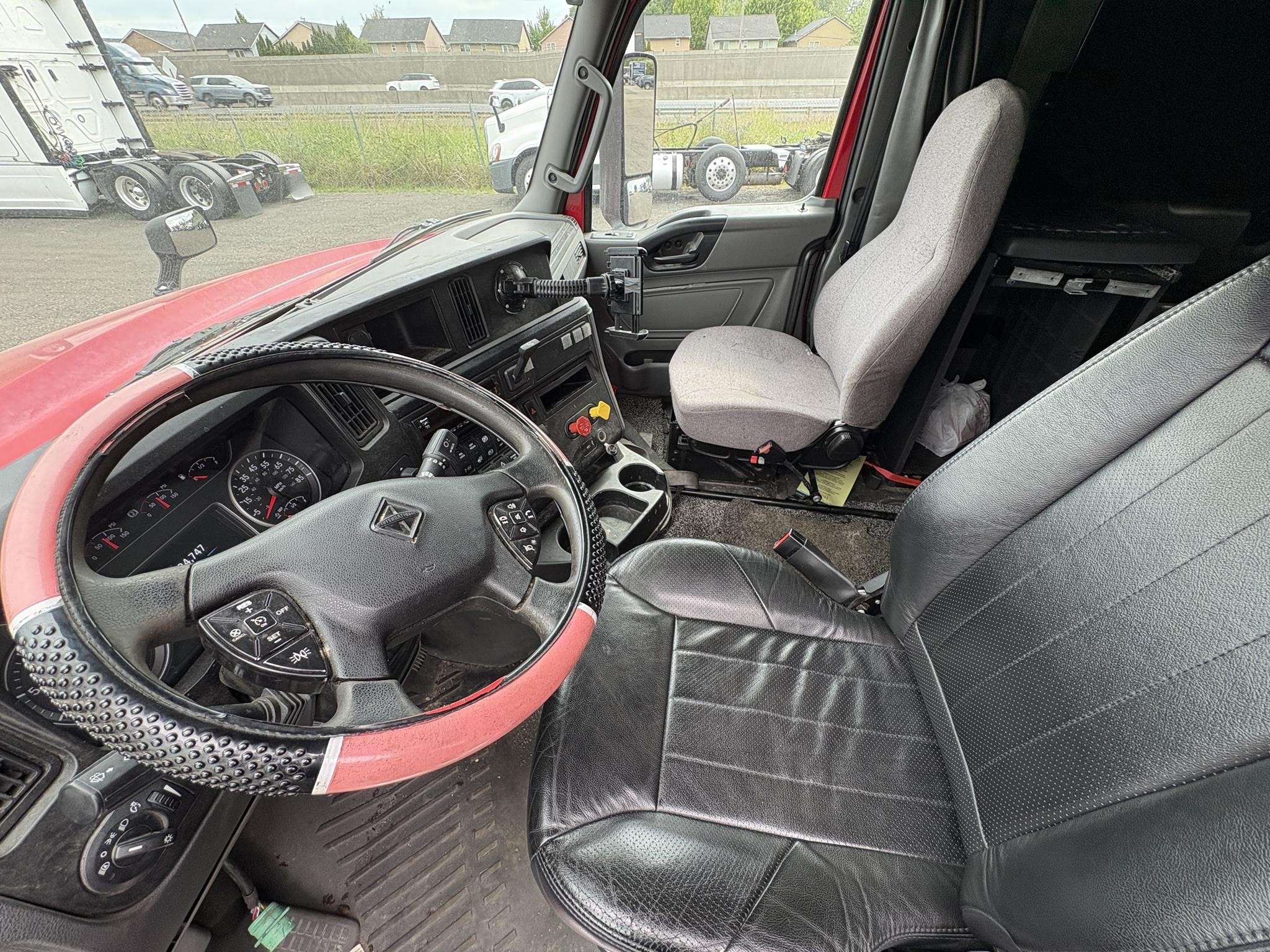 2018 International LT — photo 5