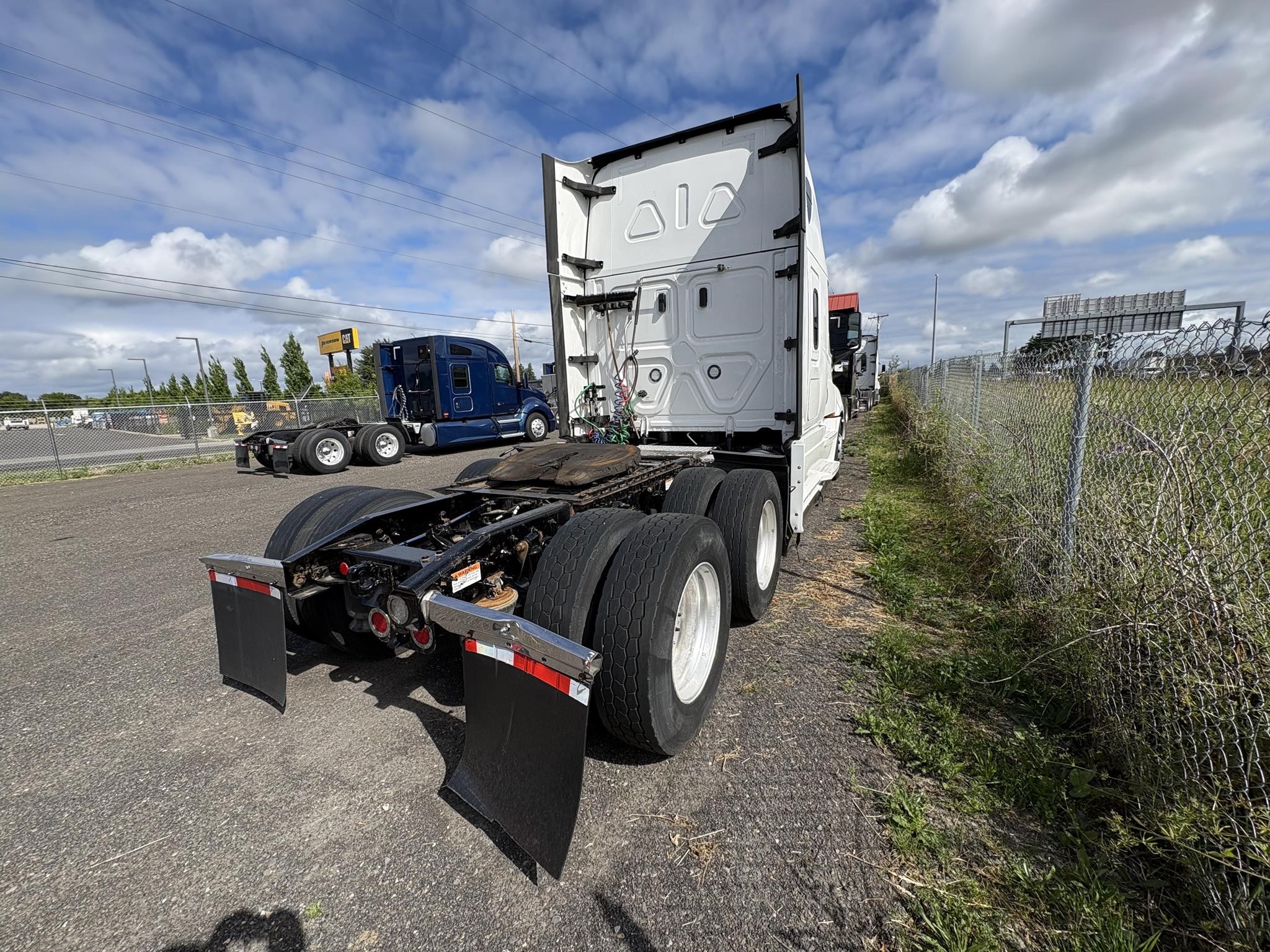 2022 FREIGHTLINER CASCADIA 126 11027230225 2022 FREIGHTLINER CASCADIA 126 11027230225