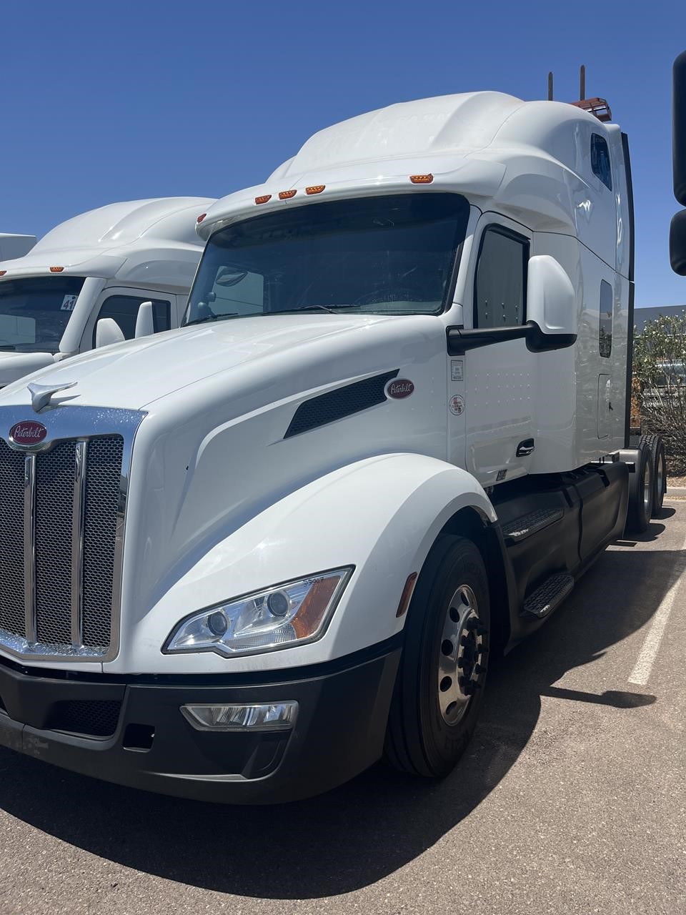 2023 PETERBILT 579 2023 PETERBILT 579 - image 2 of 6