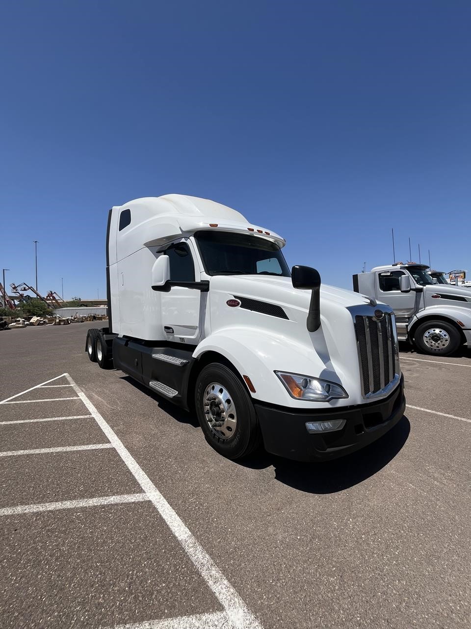 2023 PETERBILT 579 2023 PETERBILT 579 - image 4 of 6