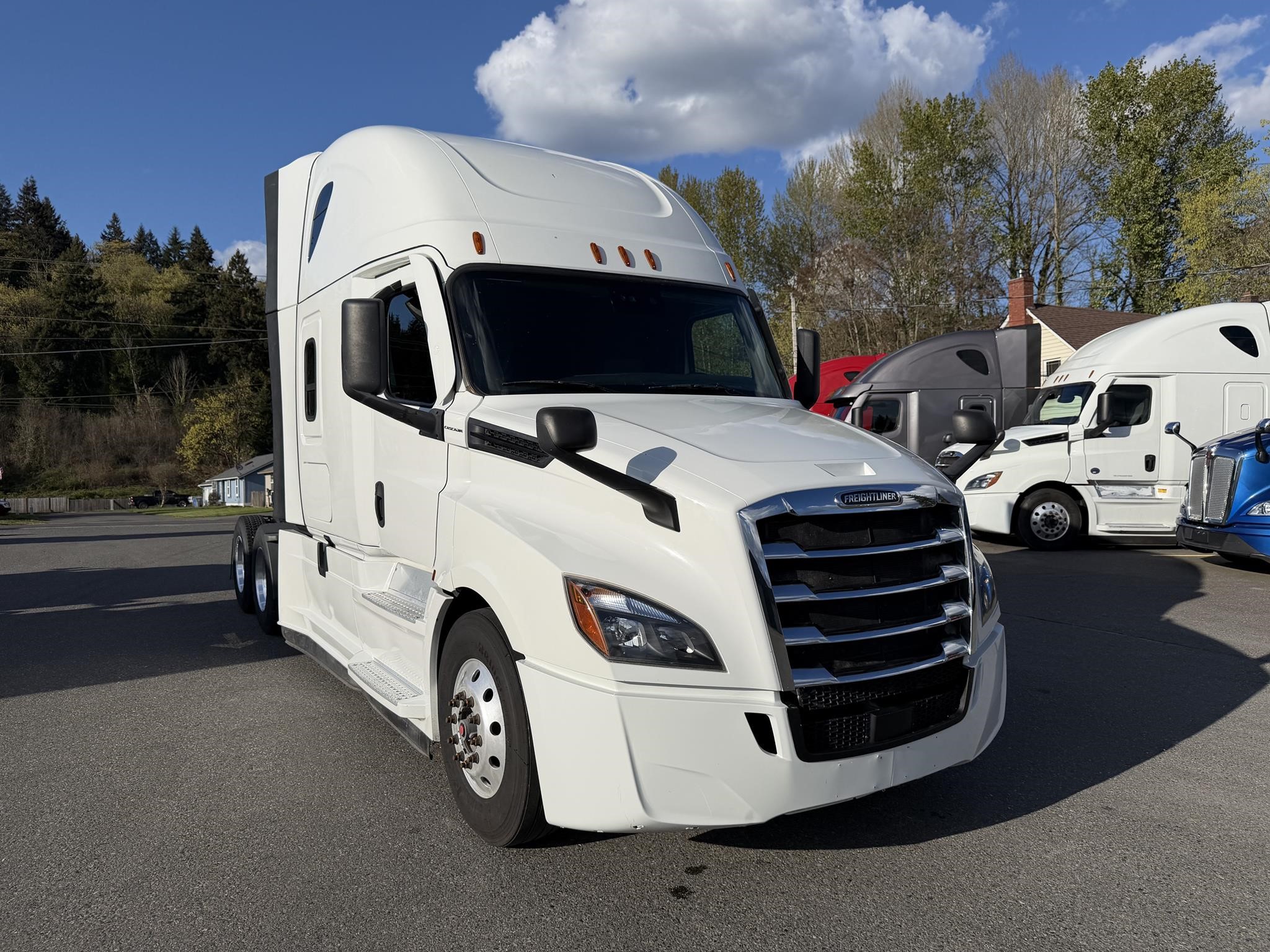 2021 FREIGHTLINER CASCADIA 126 2021 FREIGHTLINER CASCADIA 126 - image 1 of 6