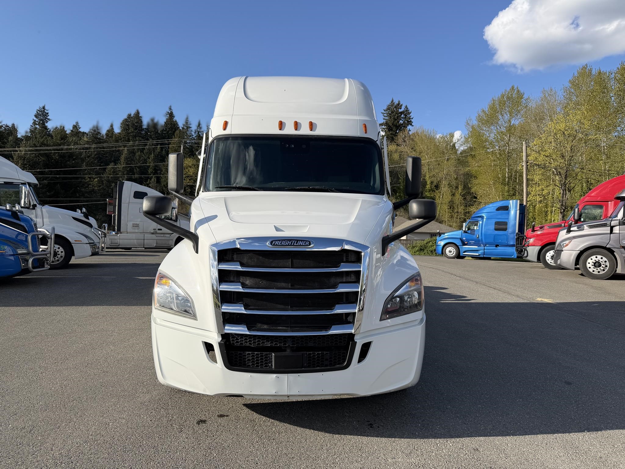 2021 FREIGHTLINER CASCADIA 126 2021 FREIGHTLINER CASCADIA 126 - image 2 of 6