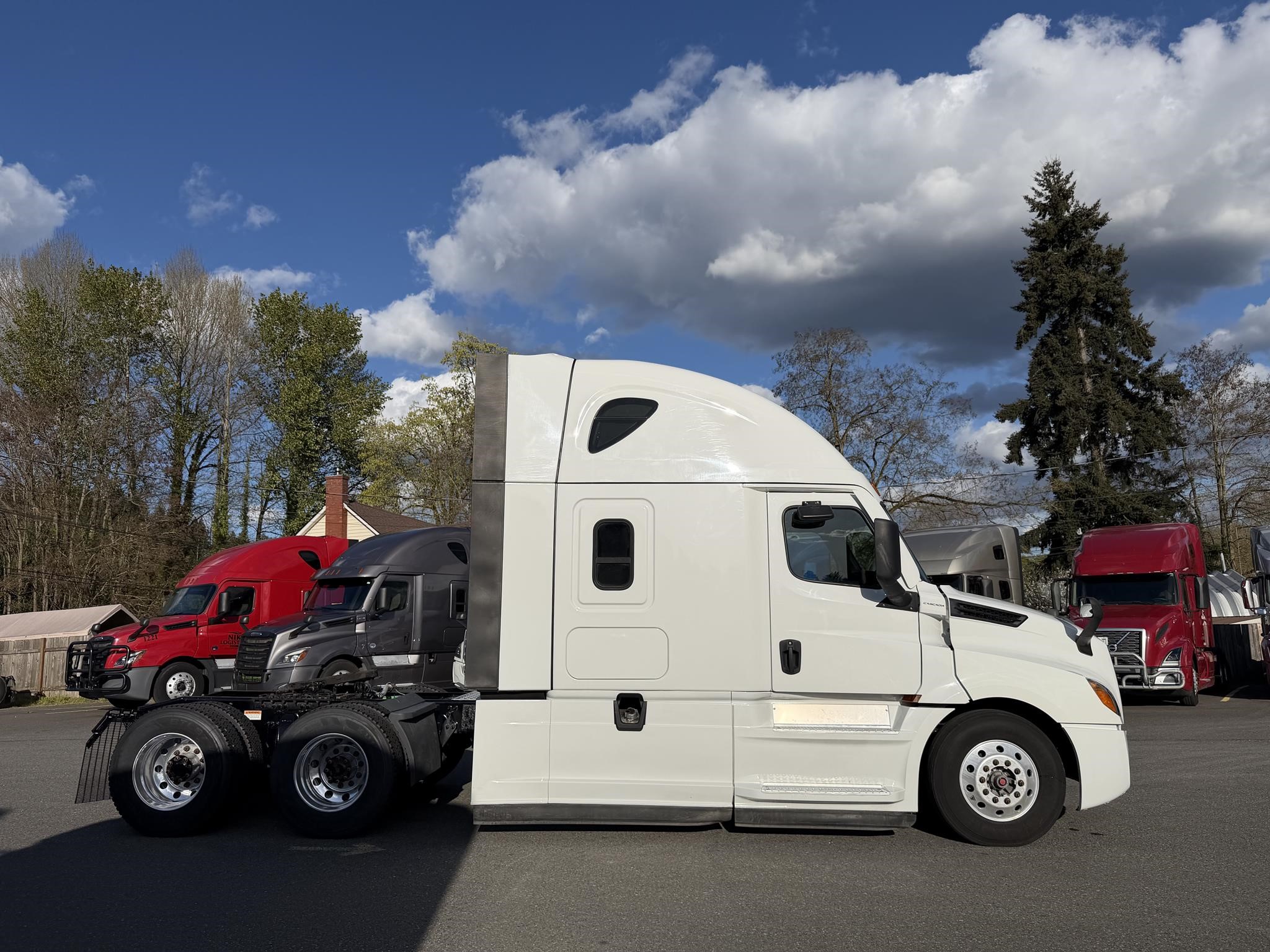 2021 FREIGHTLINER CASCADIA 126 2021 FREIGHTLINER CASCADIA 126 - image 3 of 6