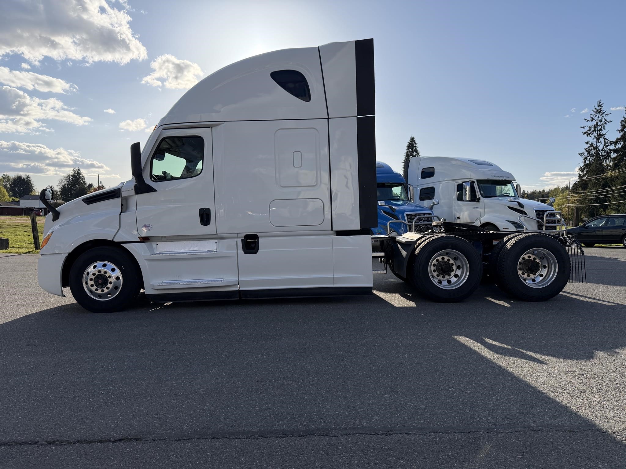 2021 FREIGHTLINER CASCADIA 126 2021 FREIGHTLINER CASCADIA 126 - image 4 of 6