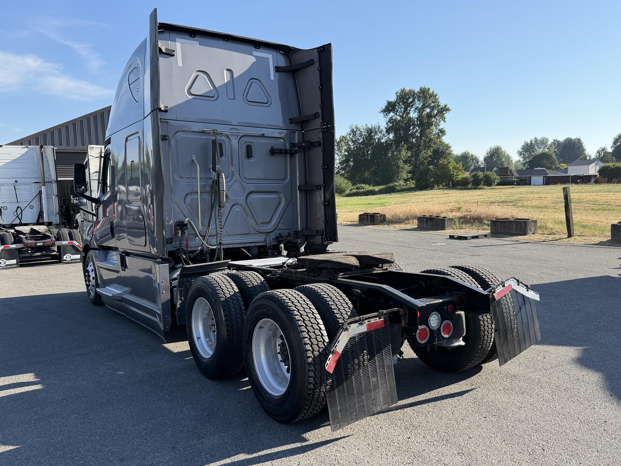 2022 FREIGHTLINER CASCADIA 126 11032524194 2022 FREIGHTLINER CASCADIA 126 11032524194