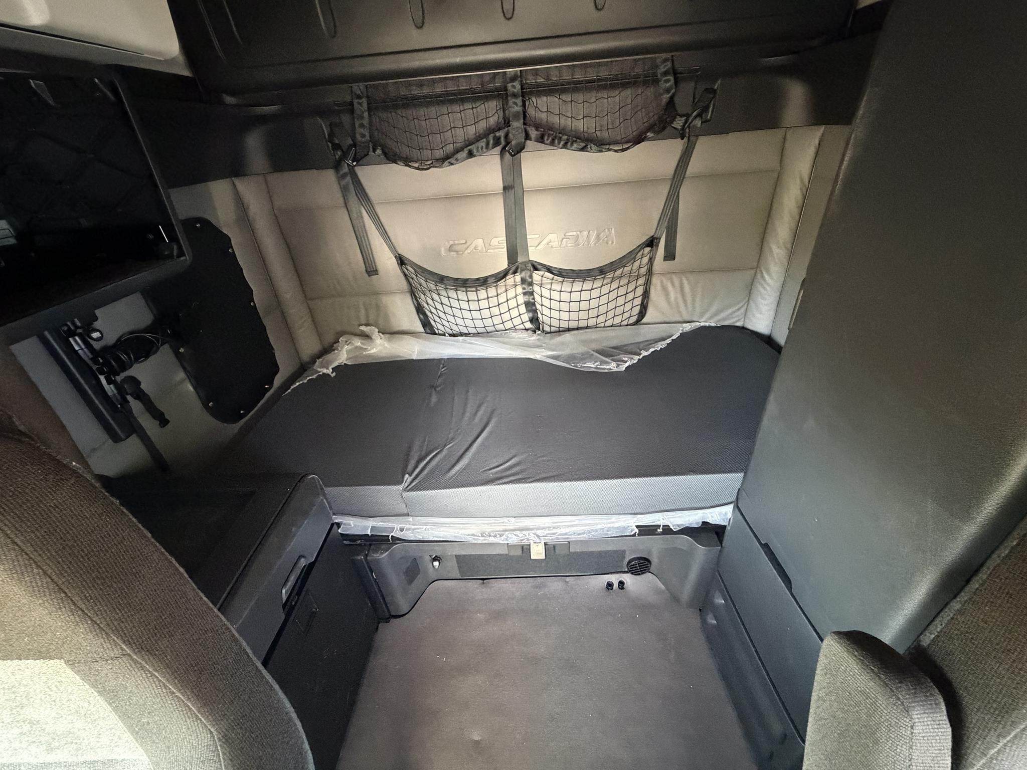 2022 FREIGHTLINER CASCADIA 126 11032524382 2022 FREIGHTLINER CASCADIA 126 11032524382