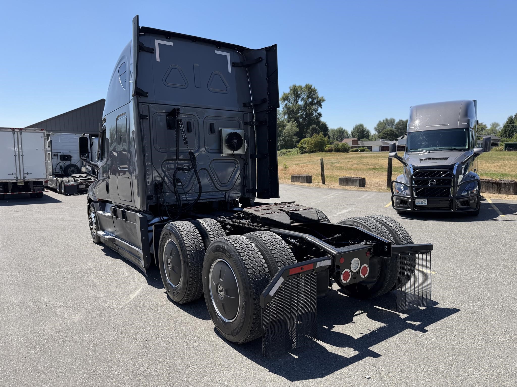 2022 FREIGHTLINER CASCADIA 126 11033991947 2022 FREIGHTLINER CASCADIA 126 11033991947