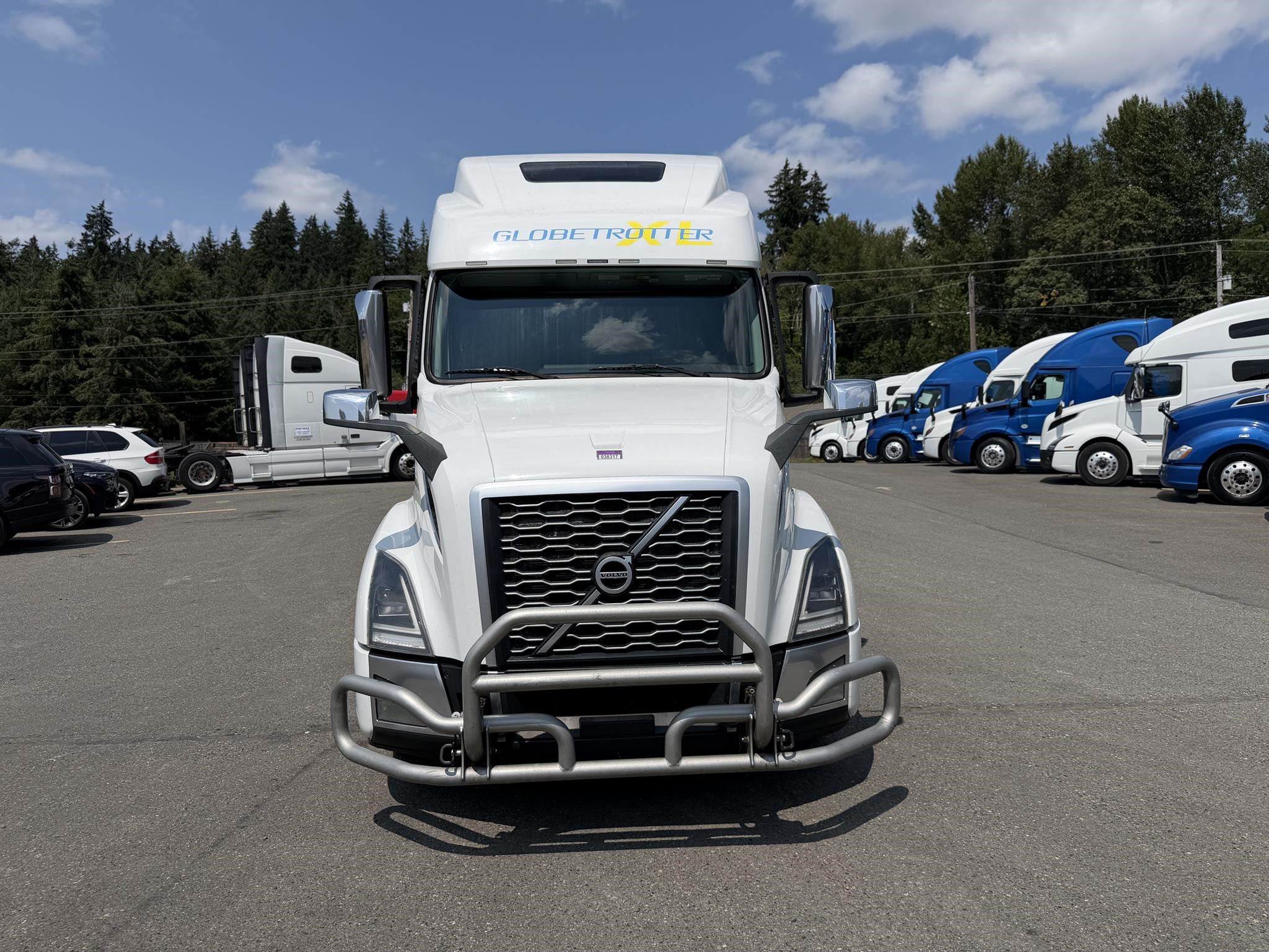 2023 VOLVO VNL64T860 2023 VOLVO VNL64T860 - image 2 of 6
