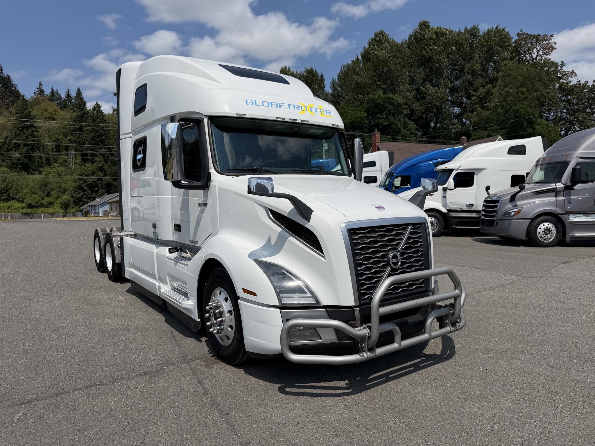 2023 VOLVO VNL64T860 2023 VOLVO VNL64T860 - image 3 of 6