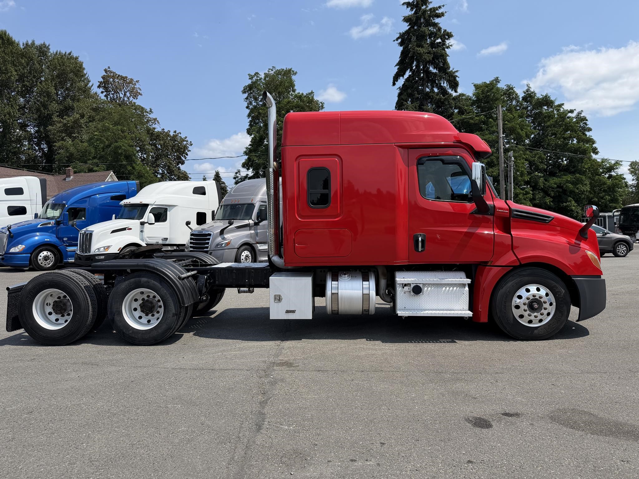 2020 FREIGHTLINER CASCADIA 126 2020 FREIGHTLINER CASCADIA 126 - image 4 of 6
