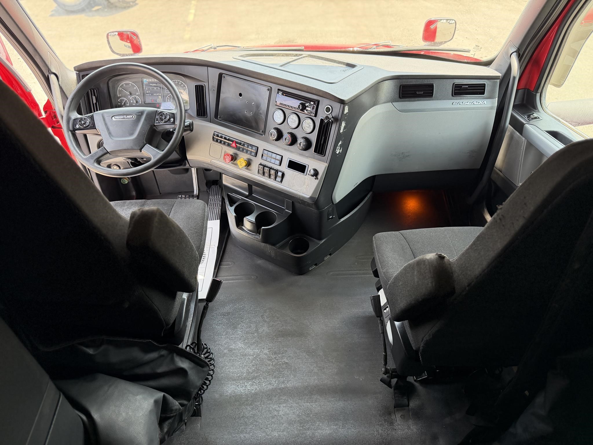 2020 FREIGHTLINER CASCADIA 126 11035587385 2020 FREIGHTLINER CASCADIA 126 11035587385