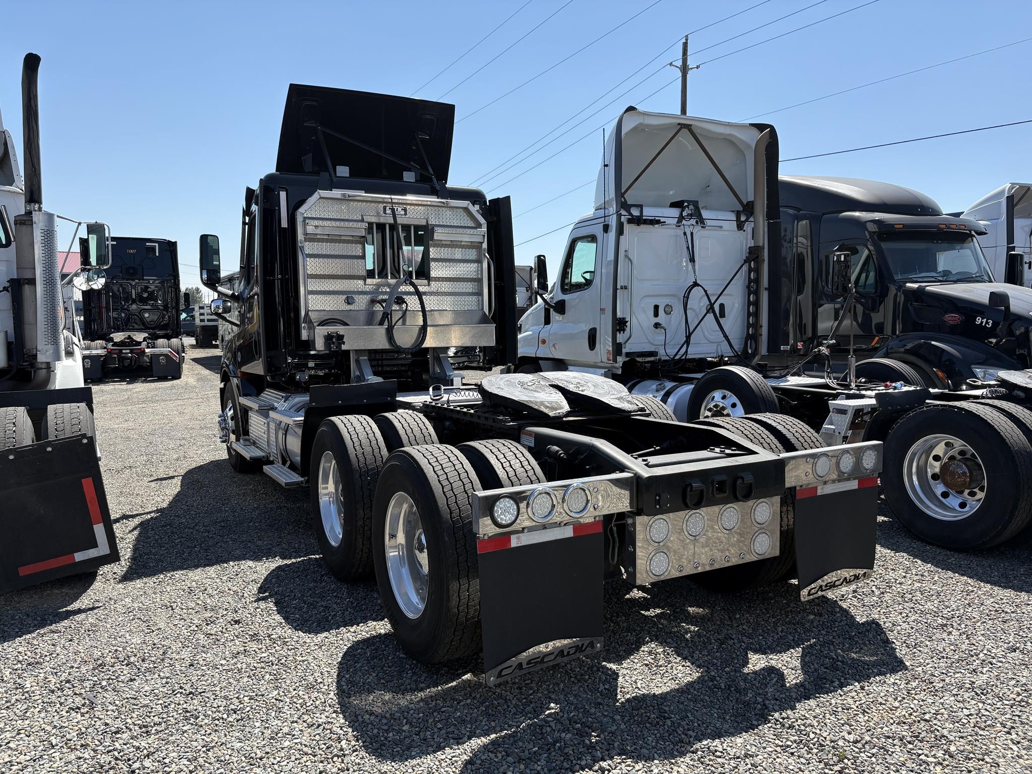 2024 FREIGHTLINER CASCADIA 126 2024 FREIGHTLINER CASCADIA 126 - image 3 of 6