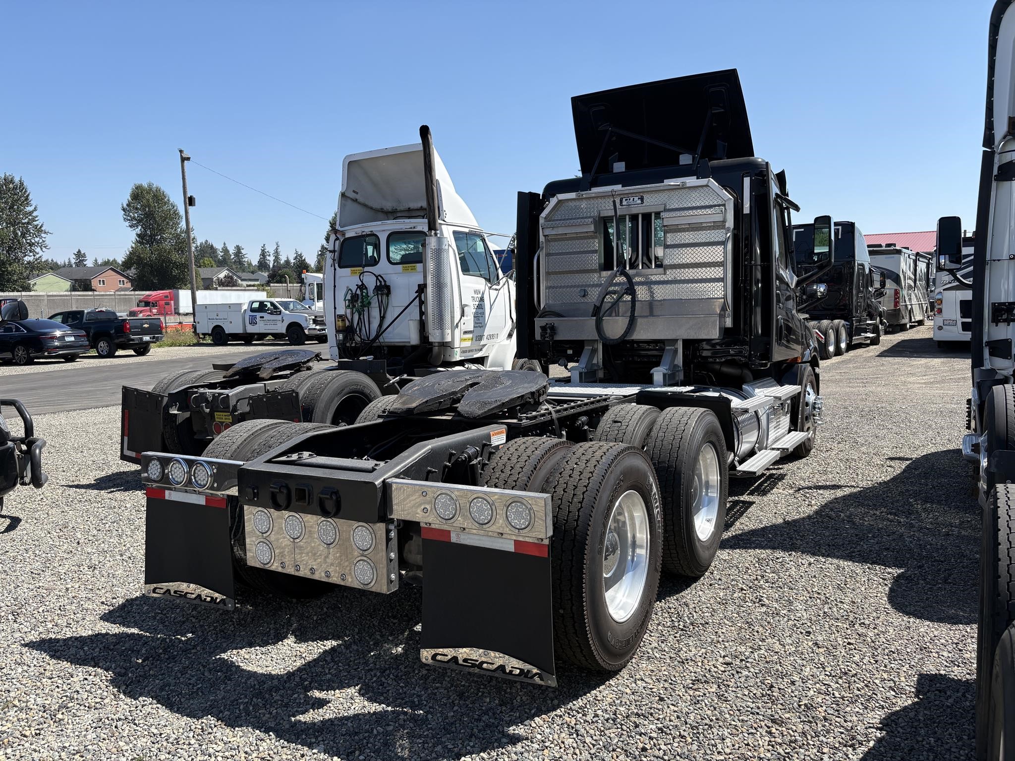 2024 FREIGHTLINER CASCADIA 126 2024 FREIGHTLINER CASCADIA 126 - image 4 of 6