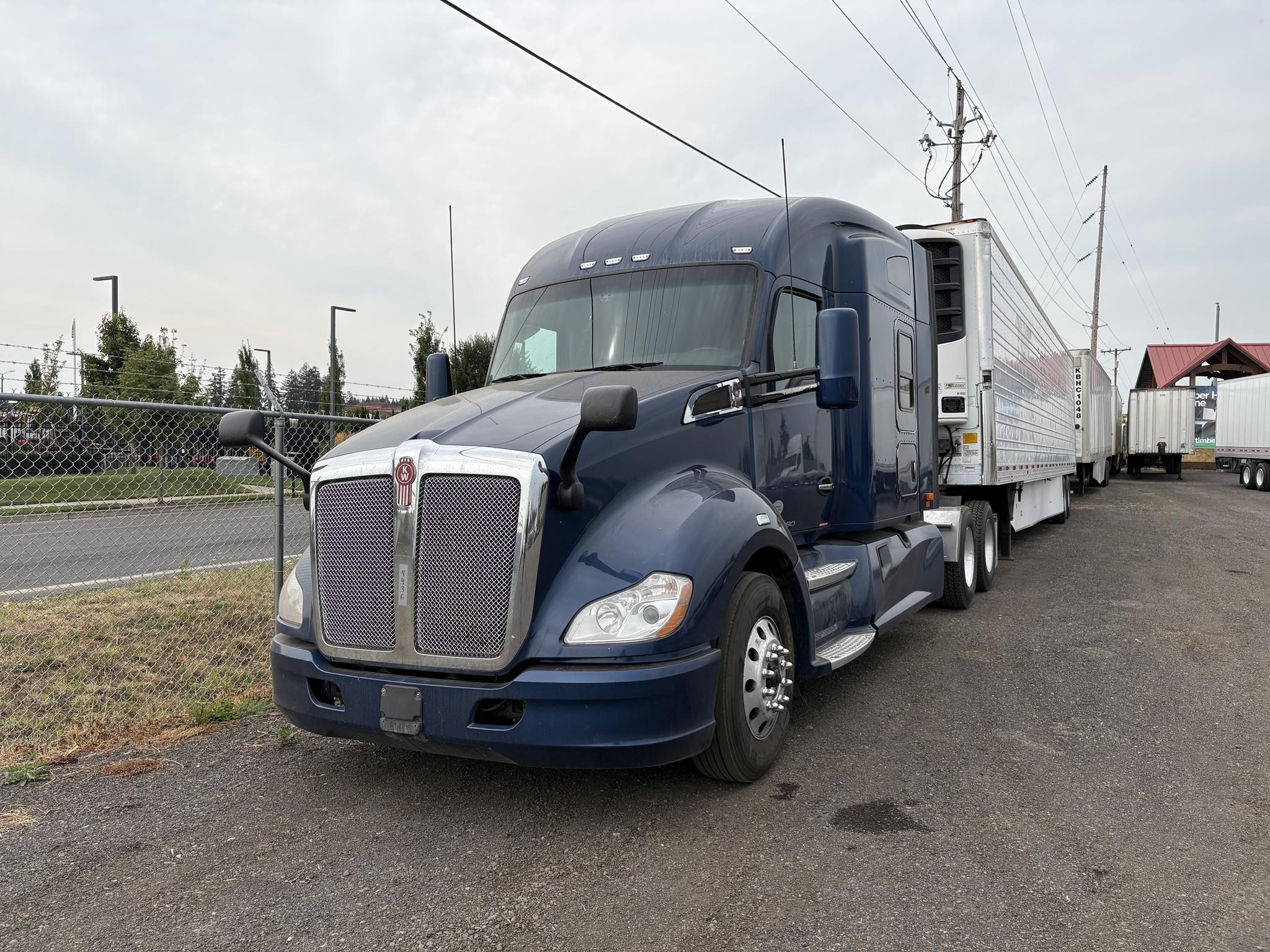 2022 KENWORTH T680 2022 KENWORTH T680 - image 1 of 6