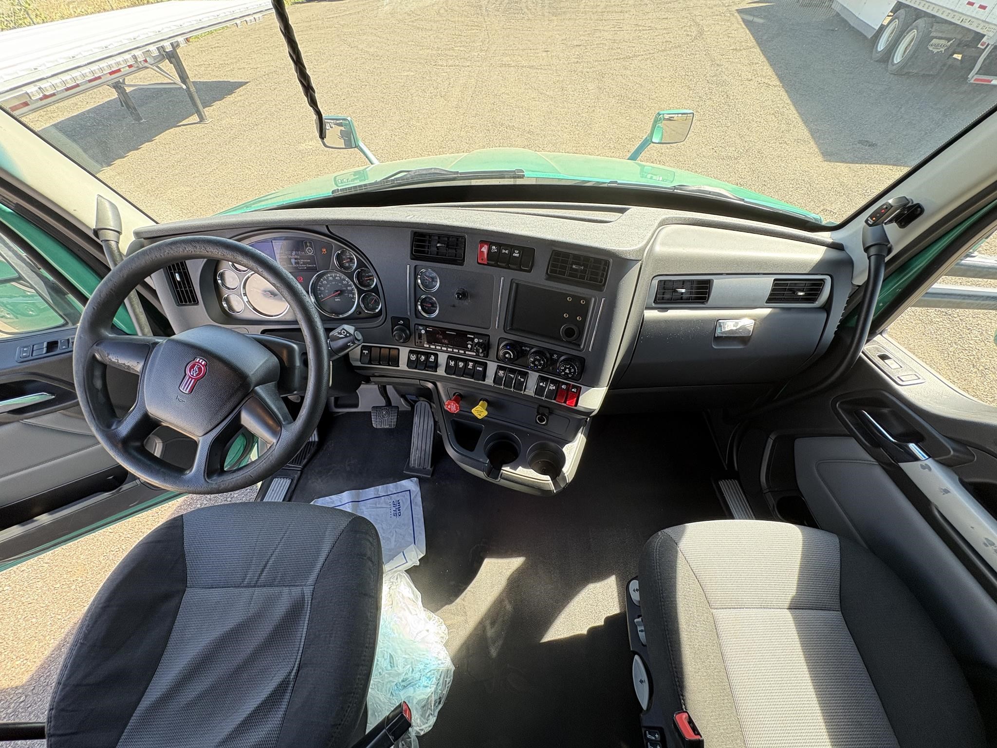 2022 Kenworth T680 in Ridgefield, WA — photo 4