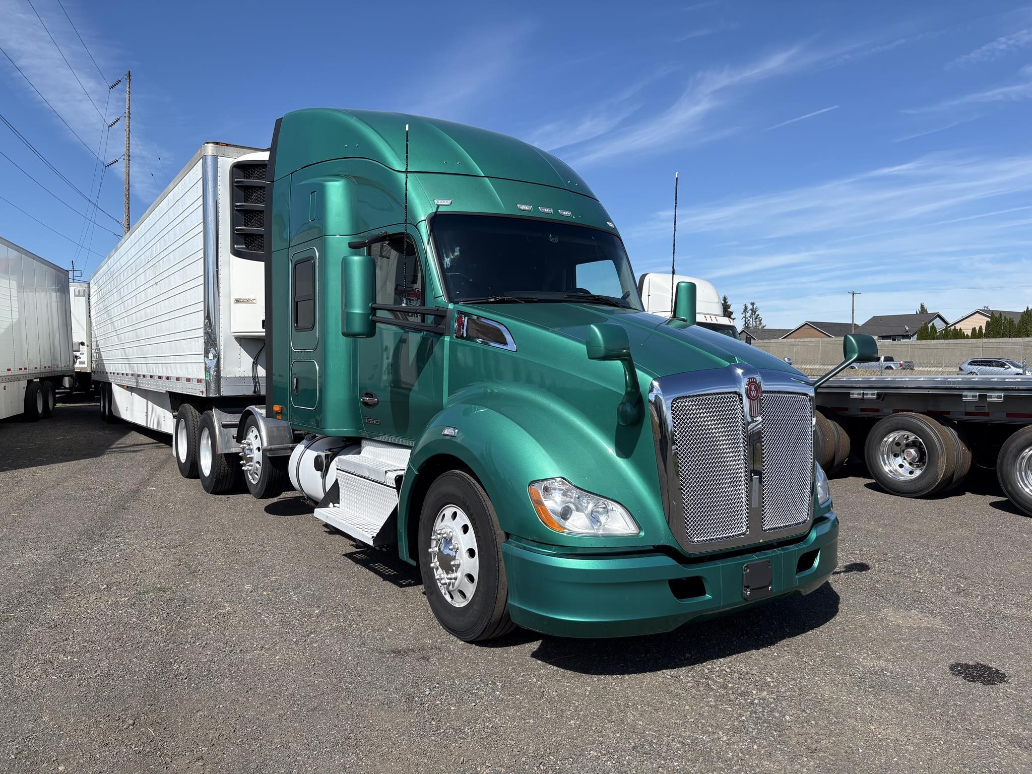 2022 Kenworth T680 in Ridgefield, WA — photo 2