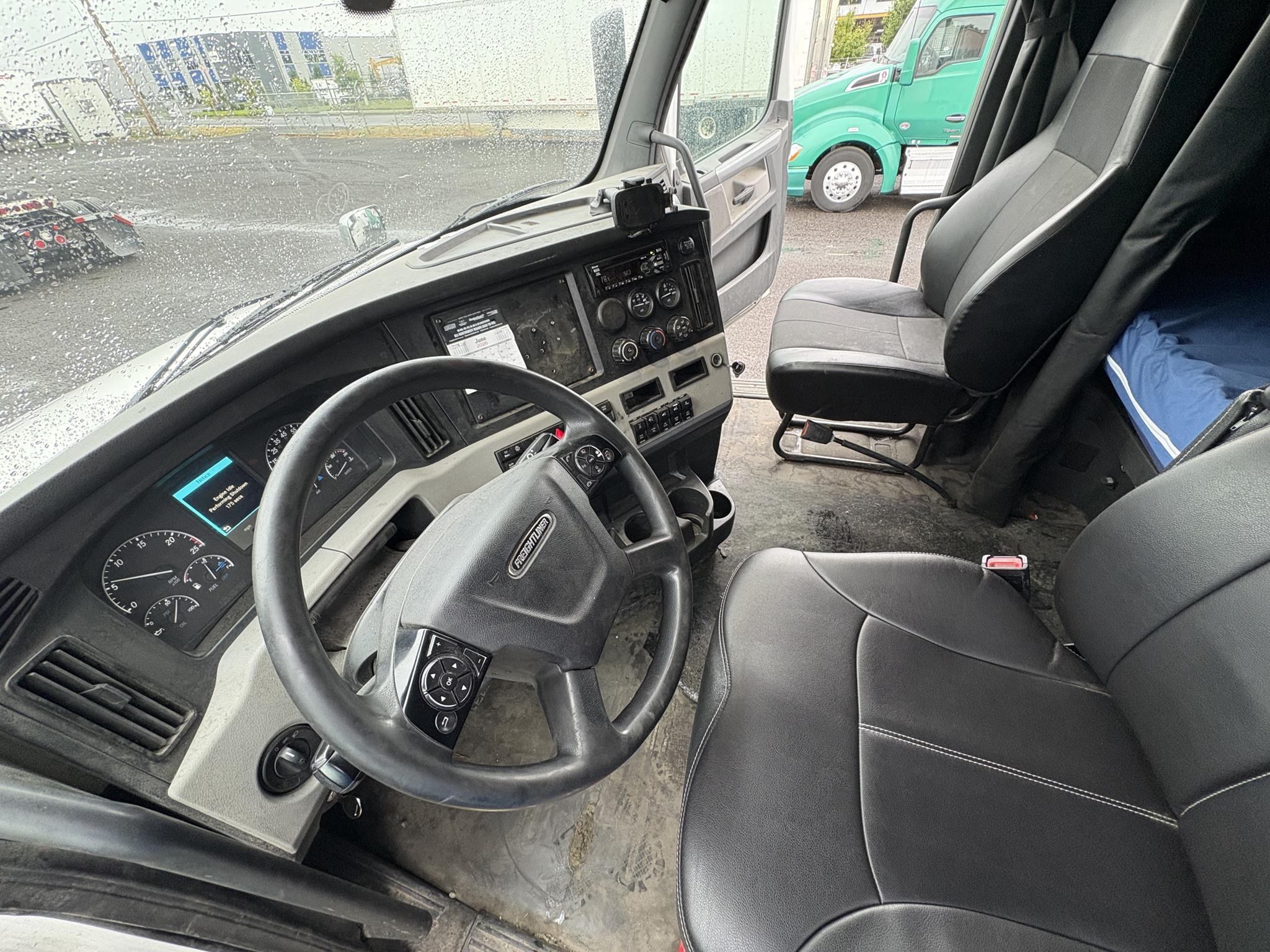 2020 Freightliner Cascadia in Ridgefield, WA — photo 6