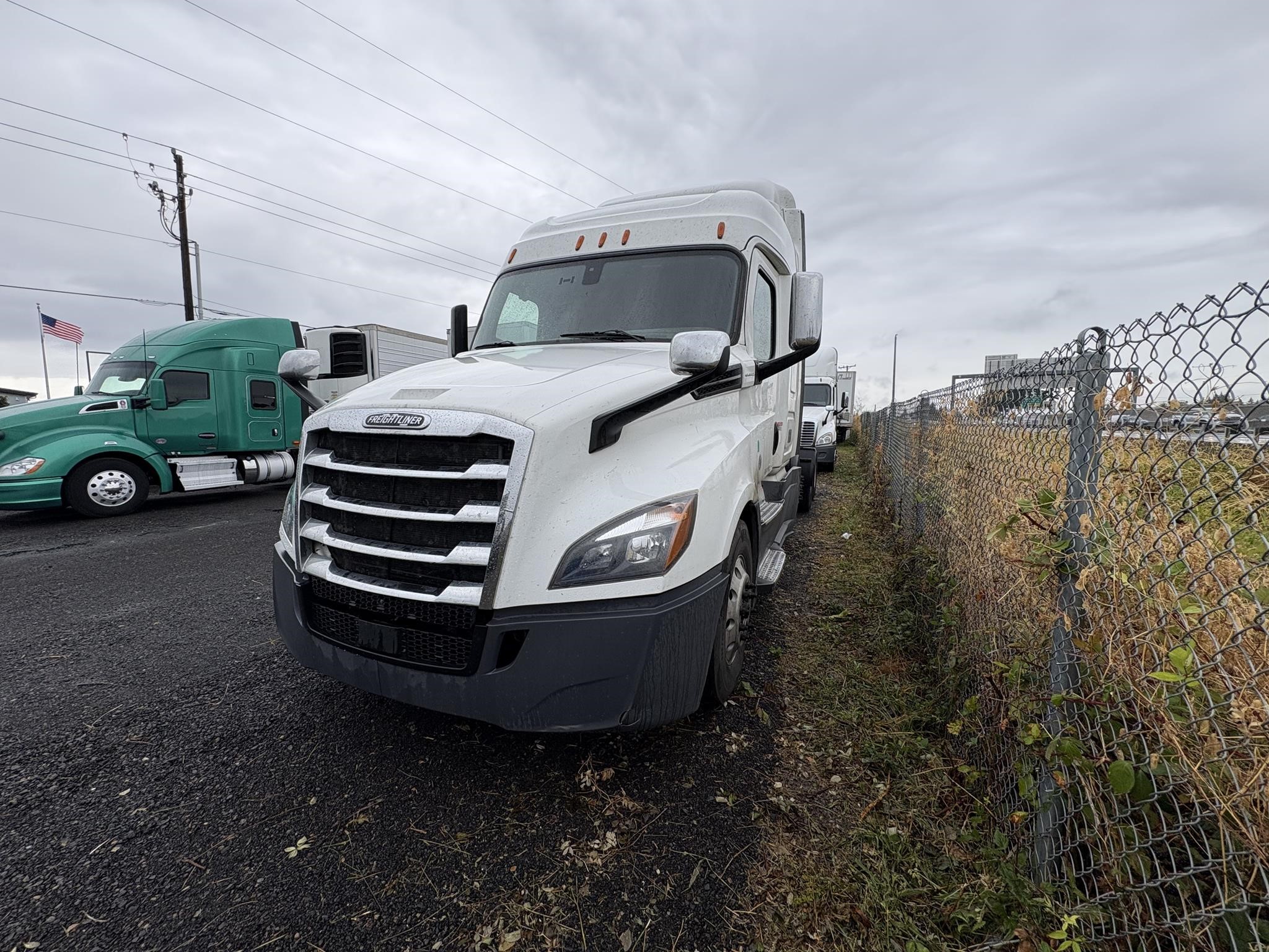 2020 Freightliner Cascadia in Ridgefield, WA — photo 2