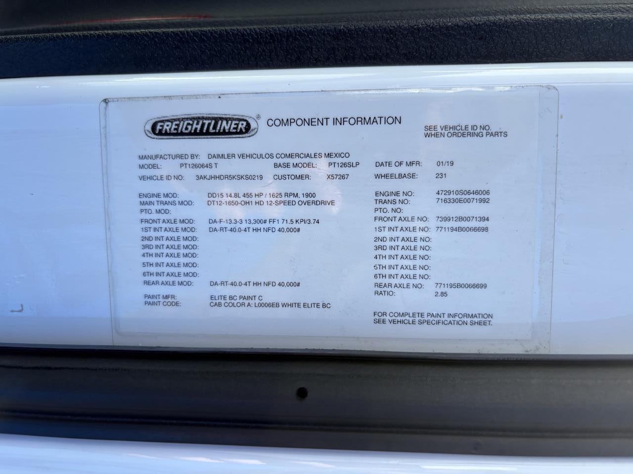 2019 FREIGHTLINER CASCADIA 126 2019 FREIGHTLINER CASCADIA 126 - image 2 of 6