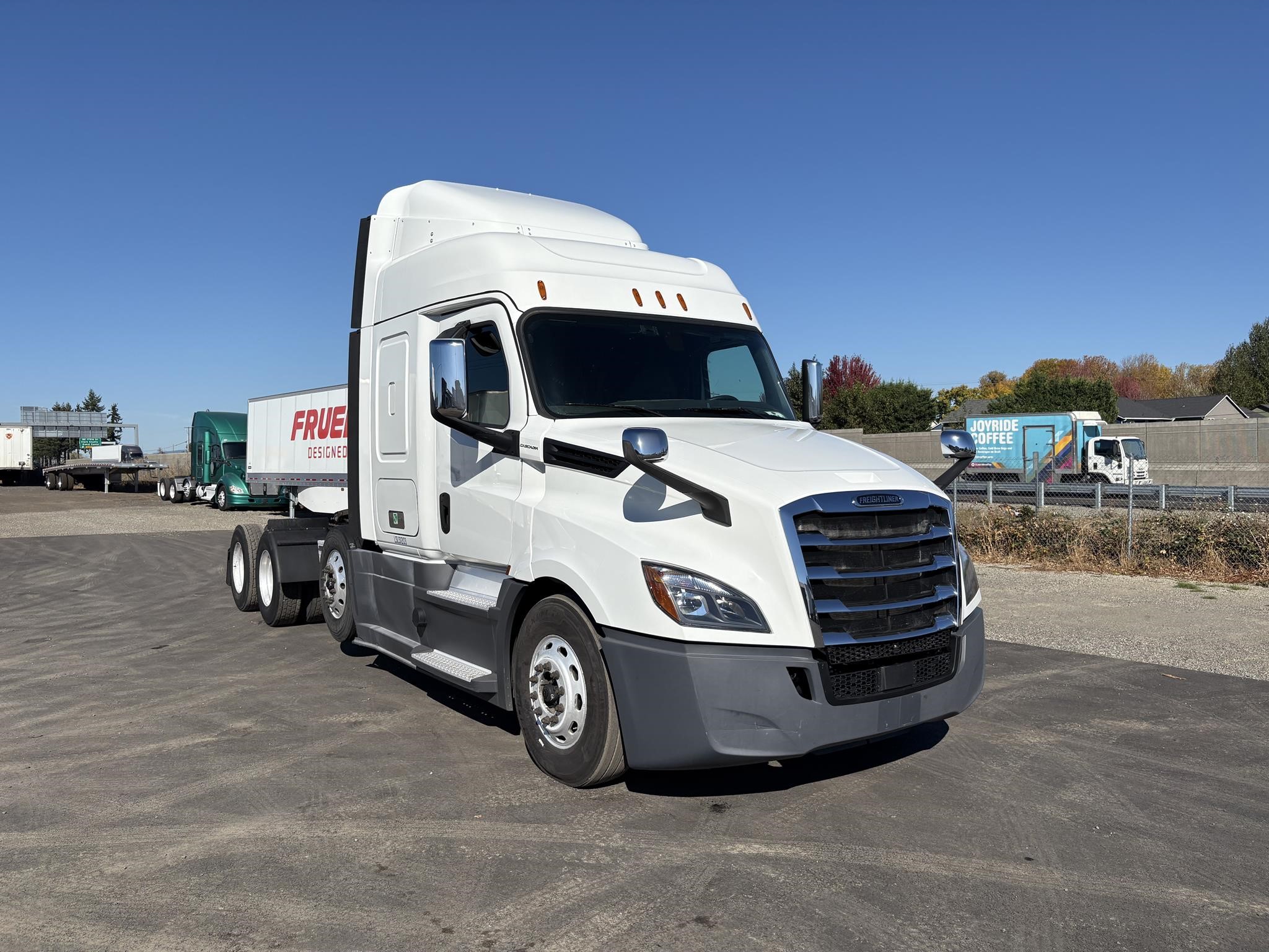 2020 Freightliner Cascadia in Ridgefield, WA — photo 2